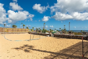 Sports court - Tranquil Studio: Eco Casita, Very Near Sandy Beach, Pool, Play Park, WIFI (Tabayesco, Haria)