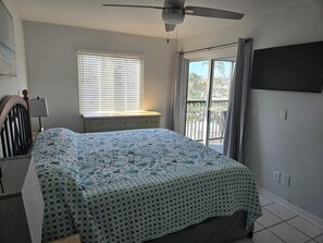 2 bedrooms, iron/ironing board, free WiFi, bed sheets - Estero Sands Condo with 2 bedrooms and 2 baths (Fort Myers Beach)