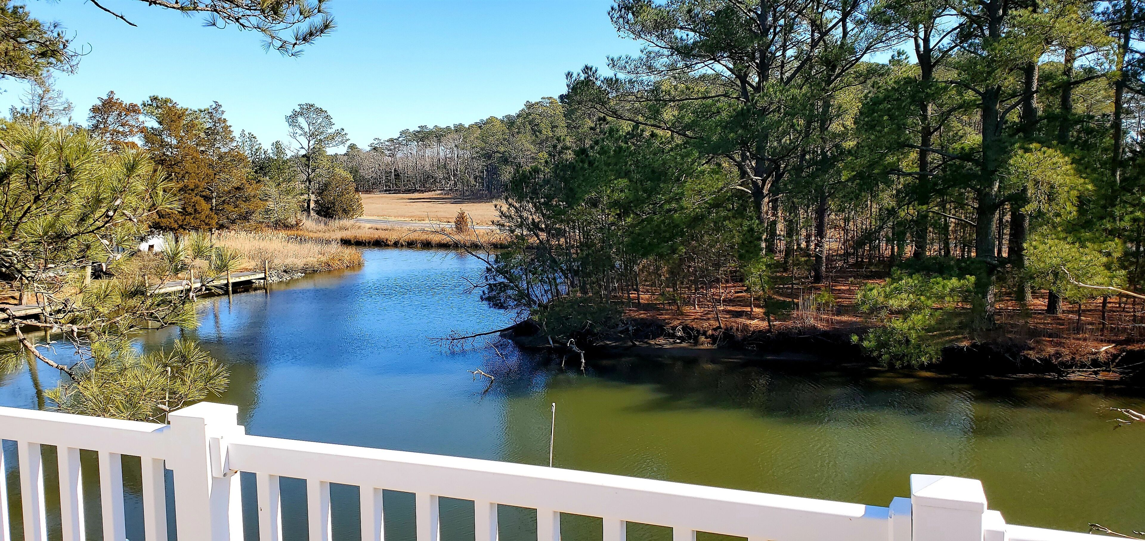 LINENS & ACTIVITIES INCLUDED*! ? Canal Front, Hot Tub, Private Dock, Updated property-VACATIONER'S PARADISE!