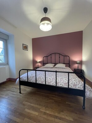 3 bedrooms, soundproofing, iron/ironing board, free WiFi