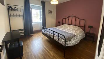 3 bedrooms, soundproofing, iron/ironing board, free WiFi