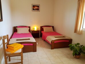 3 chambres, fer et planche à repasser, Wi-Fi gratuit, draps fournis