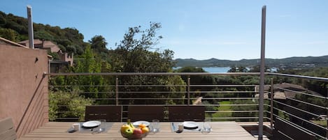 屋外ダイニングエリア