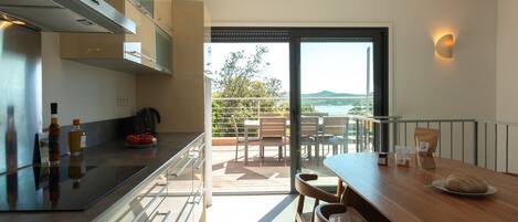 Kühlschrank, Mikrowelle, Ofen, Herdplatte