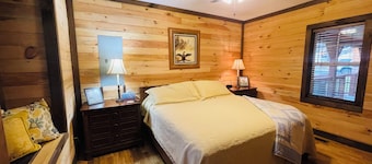 Cottage New River National Park 3 Minutes to the Bridge. Renovated & Hot Tub.