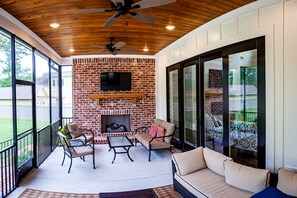 Interior - Masters Rental - 6 Bed/6.5 Bath Great Entertainment House in Champions Retreat! (Evans)