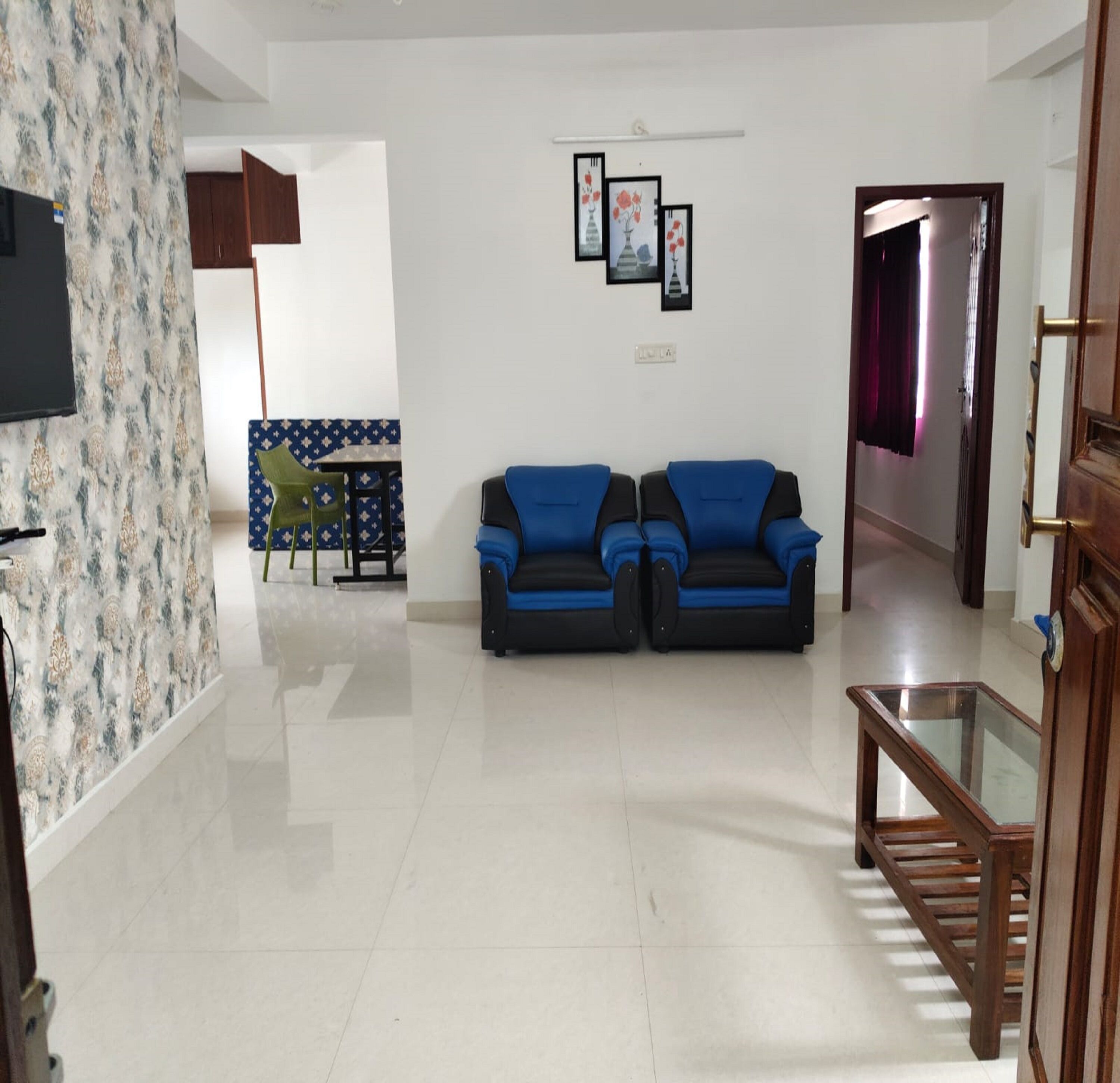 Departamento familiar | Área de sala de estar | Televisión LCD de 32 pulgadas con canales por cable y televisión 