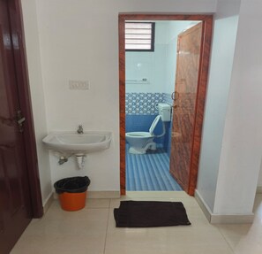 Departamento familiar | Baño | Regadera, regadera tipo lluvia, amenidades de baño gratuitas, toallas 
