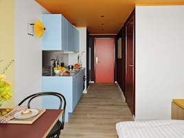 Apartment | Ruang tamu | 43 inci televisyen skrin rata dengan kabel, TV 