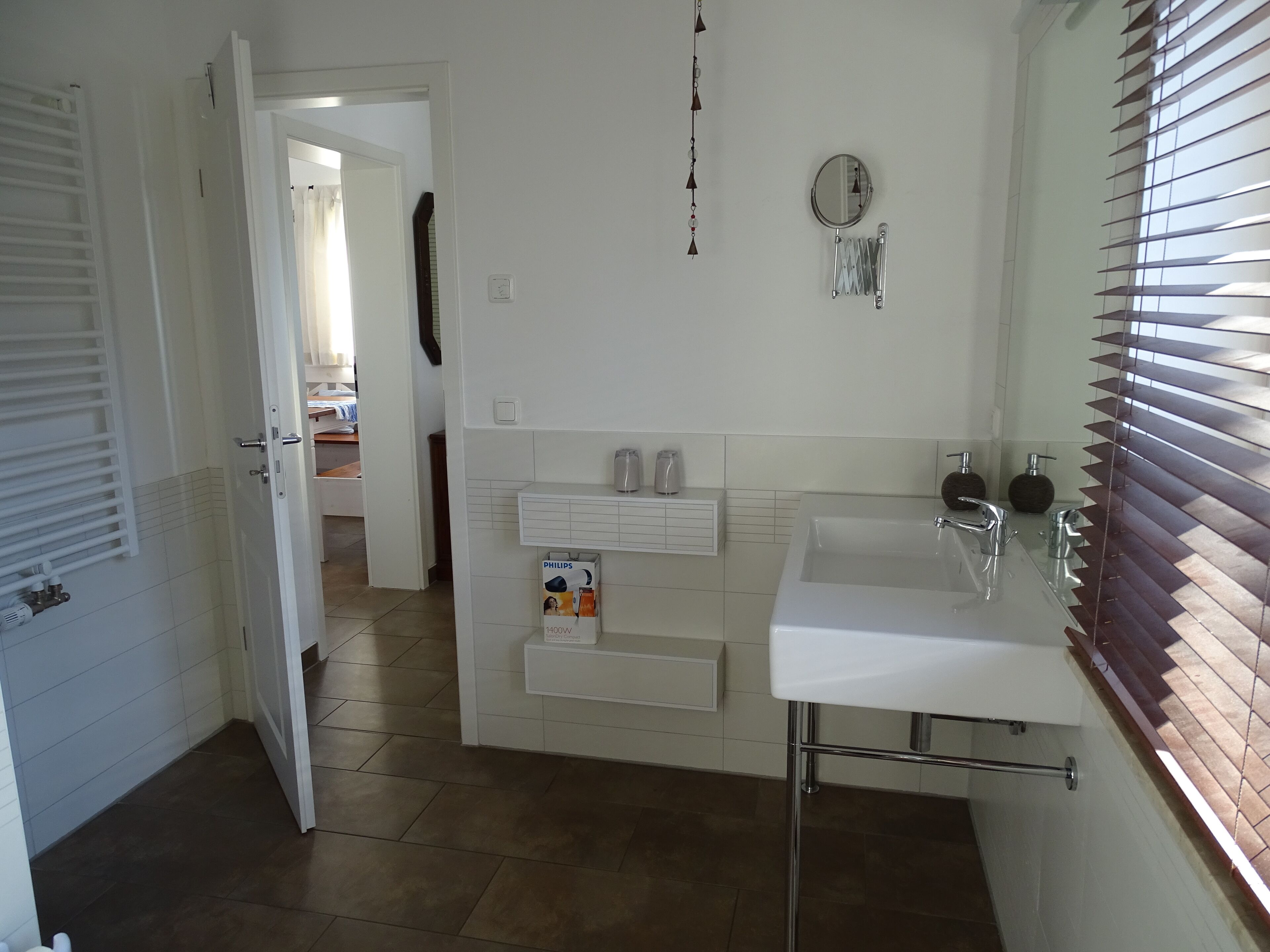Combined shower/bathtub, hair dryer, bidet, towels