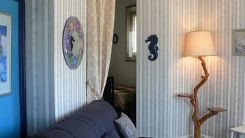 Télévision, baby-foot, table de tennis de table