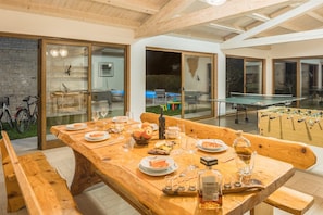 Outdoor dining