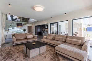 Living area - Luxury Villa Papillon Split with private infinity pool and sea view in Kastel Kambelovac - Split (Kaštel Kambelovac)