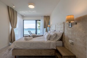 4 bedrooms, WiFi, bed sheets - Luxury Villa Papillon Split with private infinity pool and sea view in Kastel Kambelovac - Split (Kaštel Kambelovac)