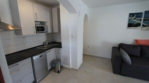 Kühlschrank, Mikrowelle, Geschirrspüler