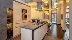 Deluxe-Apartment | Eigene Küche | Kühlschrank, Ofen, Geschirrspüler