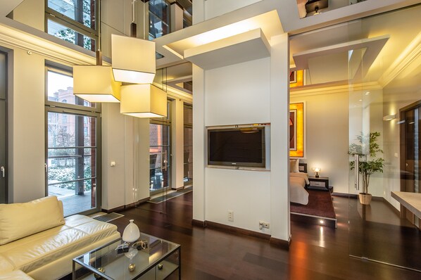 Deluxe-huoneisto | Olohuone | Taulutelevisio