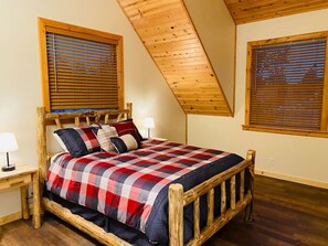 5 habitaciones, escritorio y tabla de planchar con plancha 