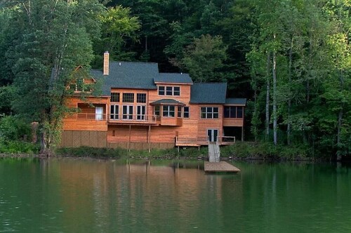 Beautiful 3+BR Lakefront Home on Lake Santeetlah - Sleeps 10