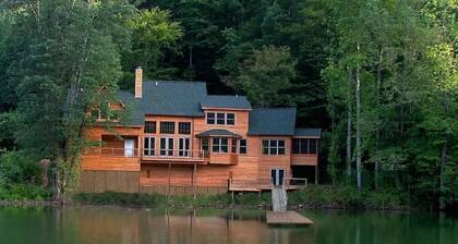 Beautiful 3+BR Lakefront Home on Lake Santeetlah - Sleeps 10