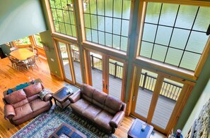 Smart TV, chimenea, videojuegos y reproductor de DVD