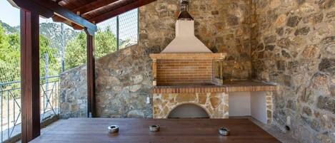 تناول الطعام بالخارج