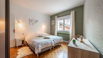 2 bedrooms, iron/ironing board, travel crib, WiFi