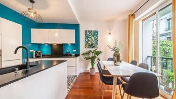 Fridge, microwave, oven, stovetop