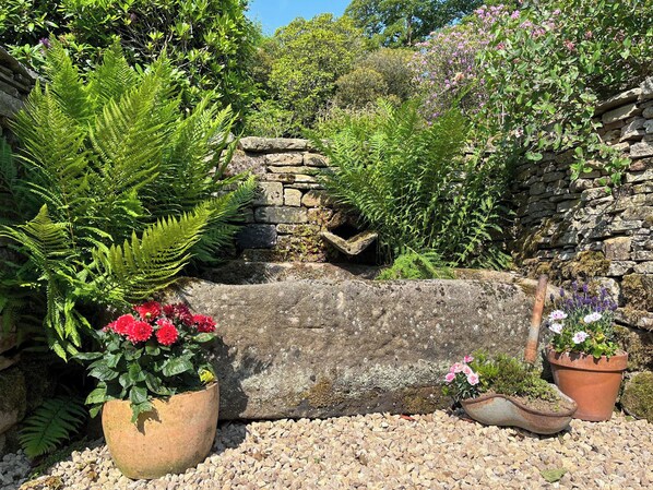 Property grounds - Willow Cottage at Naze Farm-UK32760 (Chinley)