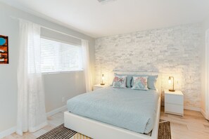 2 habitaciones, tabla de planchar con plancha y cuna de viaje 