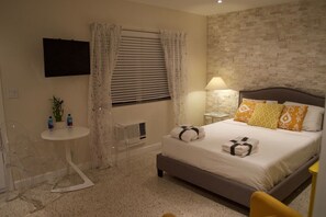 Iron/ironing board, travel cot, free WiFi, bed sheets