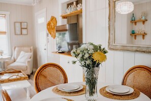 Dining - Coastal Cottage ~ fire-pit, kayaks, bikes, fenced yard, pet & kid friendly (St. Augustine)