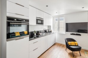 冰箱、微波炉、烤箱、洗碗机