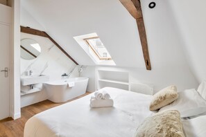 2 slaapkamers, een strijkplank/strijkijzer, gratis wifi, beddengoed