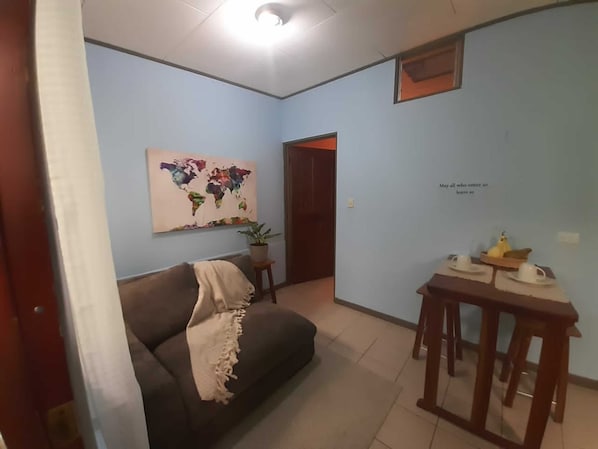Standard Apartment, 1 Queen Bed | Living area