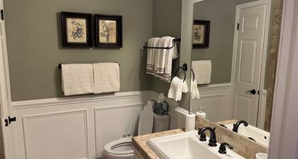 Spacious 3 bed 2 bath condo close to Memorial Park, Five-points, & UGA in Athens