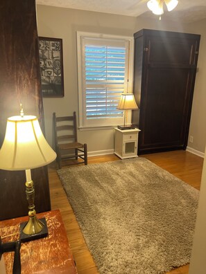 Interior - Spacious 3 bed 2 bath condo close to Memorial Park, Five-points, & UGA in Athens (Athens)