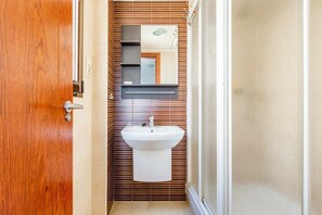 淋浴设施、吹风机、毛巾