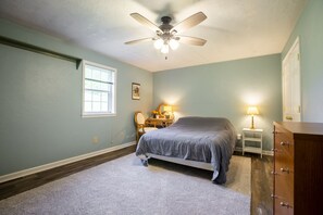 5 Schlafzimmer, Bügeleisen/Bügelbrett, WLAN, Bettwäsche