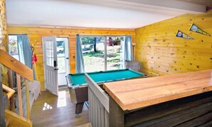 Games room - Gorgeous Views, RMNP, Close to Downtown Estes Park, Real Log Cabin- Longs Peak Cabin (Estes Park)