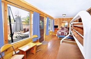 3 bedrooms, iron/ironing board, travel crib, free WiFi - Gorgeous Views, RMNP, Close to Downtown Estes Park, Real Log Cabin- Longs Peak Cabin (Estes Park)