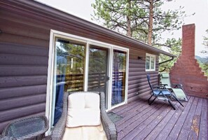 Terrace/patio - Gorgeous Views, RMNP, Close to Downtown Estes Park, Real Log Cabin- Longs Peak Cabin (Estes Park)