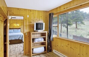 3 bedrooms, iron/ironing board, travel crib, free WiFi