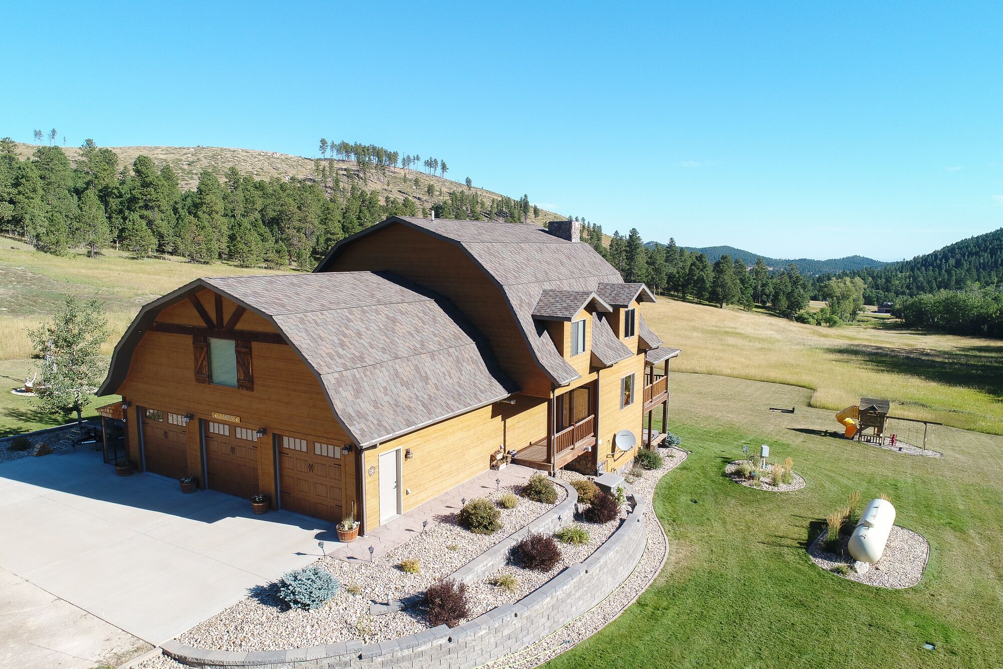 Unique Cabin on 5 Acres, w/ Hot Tub, 2-Story Fireplace, 3-Car Gar., 5000 S.Ft