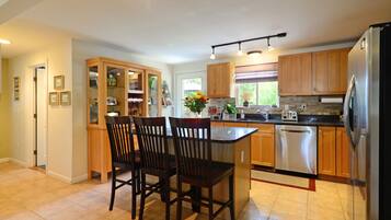 雪櫃、微波爐、焗爐、爐具