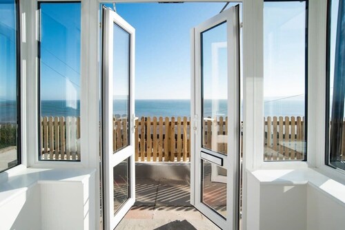 Abalyne Beach House - Beautiful beachhouse - Sea views throughout, modern, brigh