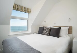 6 bedrooms, iron/ironing board, travel cot, WiFi