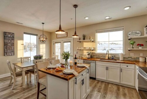 The Farmhouse at Lincoln Suites | Modern Smart Home in Sheridan, WY | King Bed, Full Kitchen, Keyless Entry | Moments from Downtown Dining and Bighorn Mountain Access