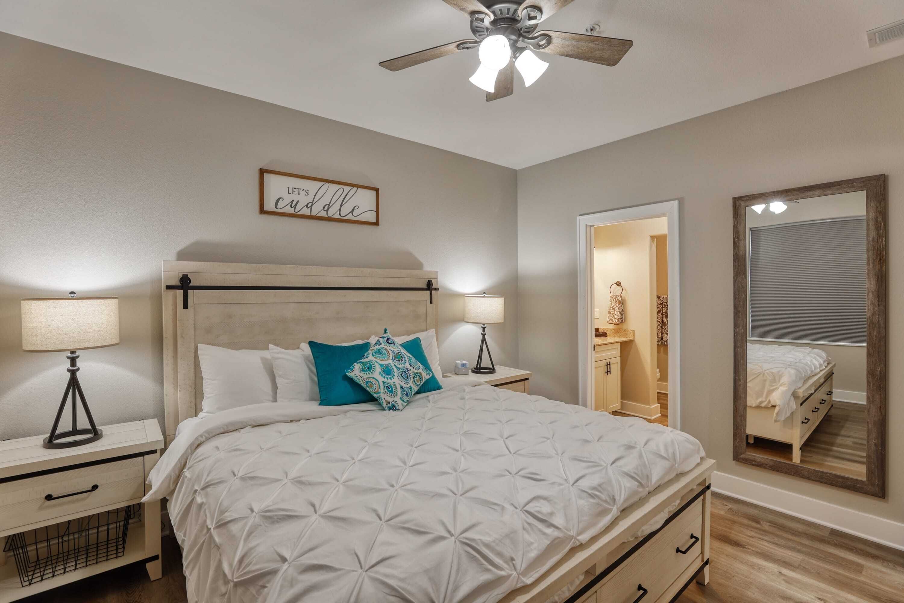 2 soverom, strykejern/-brett, reiseseng for barn og wi-fi