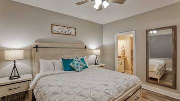 2 soverom, strykejern/-brett, reiseseng for barn og wi-fi